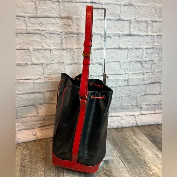 SOLD LOUIS VUITTON Noe Black Epi Leather Shoulder Bag Tote - Picture 4 of 13